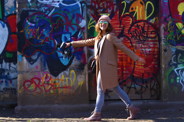 A sunny stroll past graffiti walls