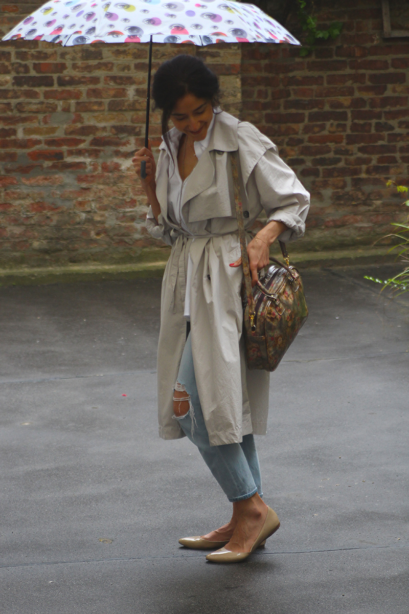 Rainy day outfit – long lightweight trench coat
